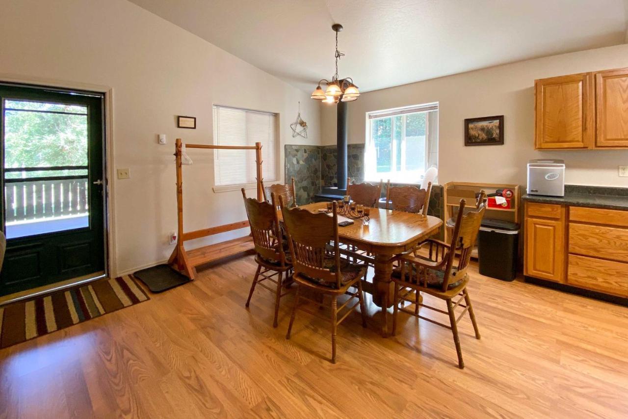 Private 2-Acre Retreat With Mtn Views, Walk To River Saint Maries Bagian luar foto